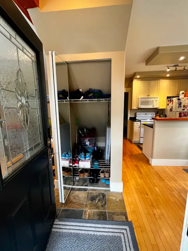 $2350 WESTSIDE DUNBAR 1 BDRN DEN GARDEN LEVEL SUITE (800 SQ FT) - Photo 6