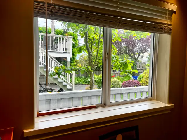 $2350 WESTSIDE DUNBAR 1 BDRN DEN GARDEN LEVEL SUITE (800 SQ FT) - Photo 10