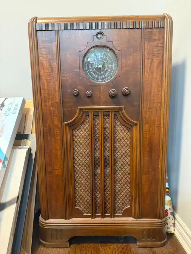 Vintage Sparton Antique Floor Console Radios - Photo 2
