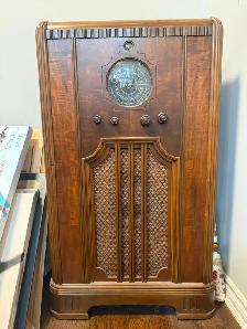 Vintage Sparton Antique Floor Console Radios - Photo 2