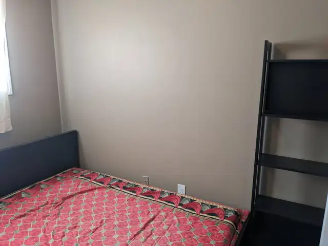 Furnished room close to Rundle Station - Photo 5