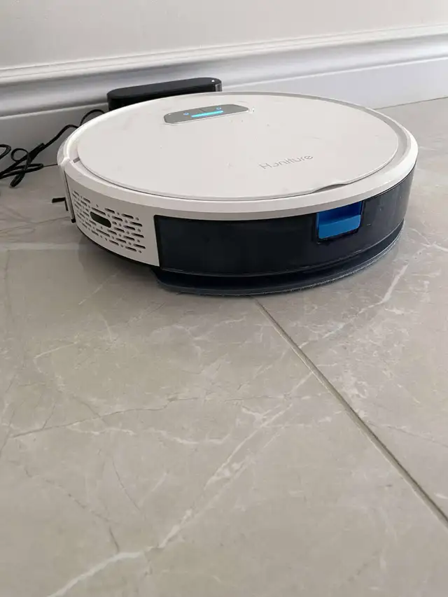 Honiture robot vaccum g20  Used 3 times , 250$ excellent NEUF