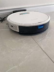 Honiture robot vaccum g20  Used 3 times , 250$ excellent NEUF