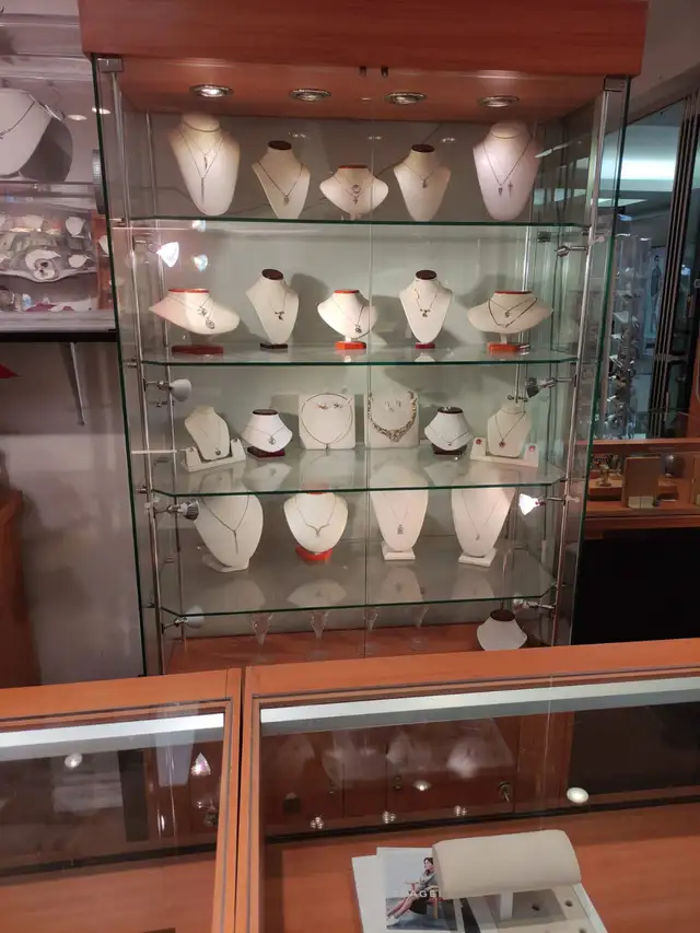 SHOWCASES, JEWELLERY SAFES & WALL CABINETS FOR SALE - Photo 4