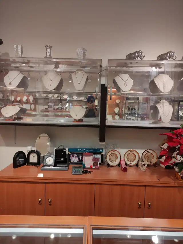 SHOWCASES, JEWELLERY SAFES & WALL CABINETS FOR SALE - Photo 5
