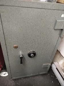 SHOWCASES, JEWELLERY SAFES & WALL CABINETS FOR SALE - Photo 7
