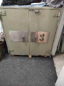 SHOWCASES, JEWELLERY SAFES & WALL CABINETS FOR SALE - Photo 8