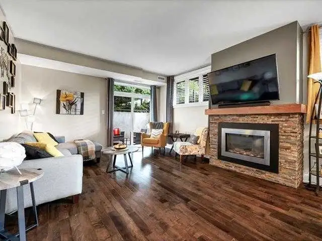 UPGRADED LOWER LEVEL 2 BEDROOM TERRACE HOME IN AYLMER/GATINEAU - Photo 2