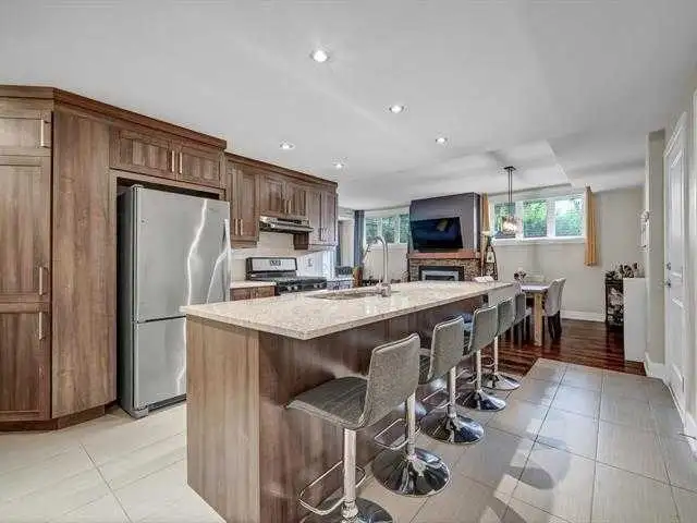 UPGRADED LOWER LEVEL 2 BEDROOM TERRACE HOME IN AYLMER/GATINEAU - Photo 5