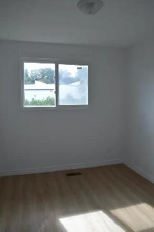 3-Bedroom Townhouse Sublet - Photo 2