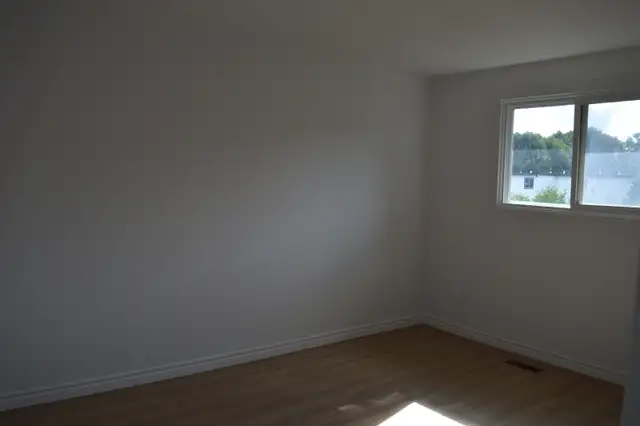 3-Bedroom Townhouse Sublet - Photo 3