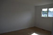 3-Bedroom Townhouse Sublet - Photo 3