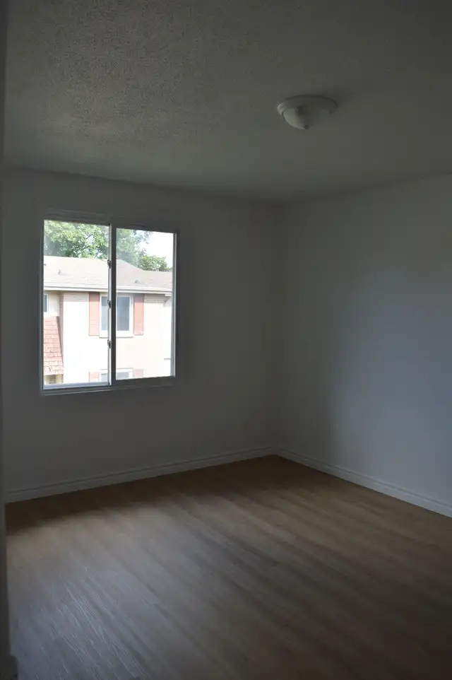 3-Bedroom Townhouse Sublet - Photo 4