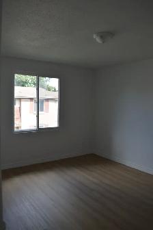3-Bedroom Townhouse Sublet - Photo 4