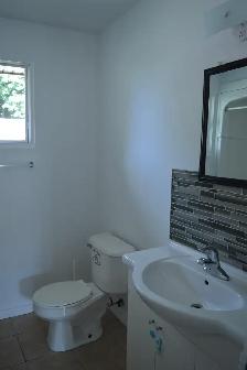 3-Bedroom Townhouse Sublet - Photo 6