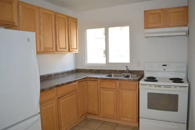 3-Bedroom Townhouse Sublet - Photo 9