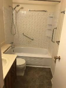 Awesome 3 BR main level, 1.5 baths, Marlborough, very quiet - Photo 5
