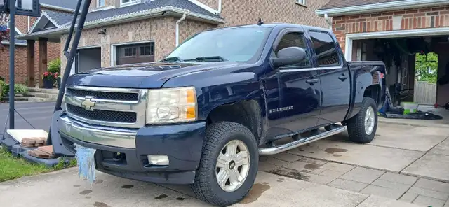 2007 Chevrolet Silverado - Photo 2
