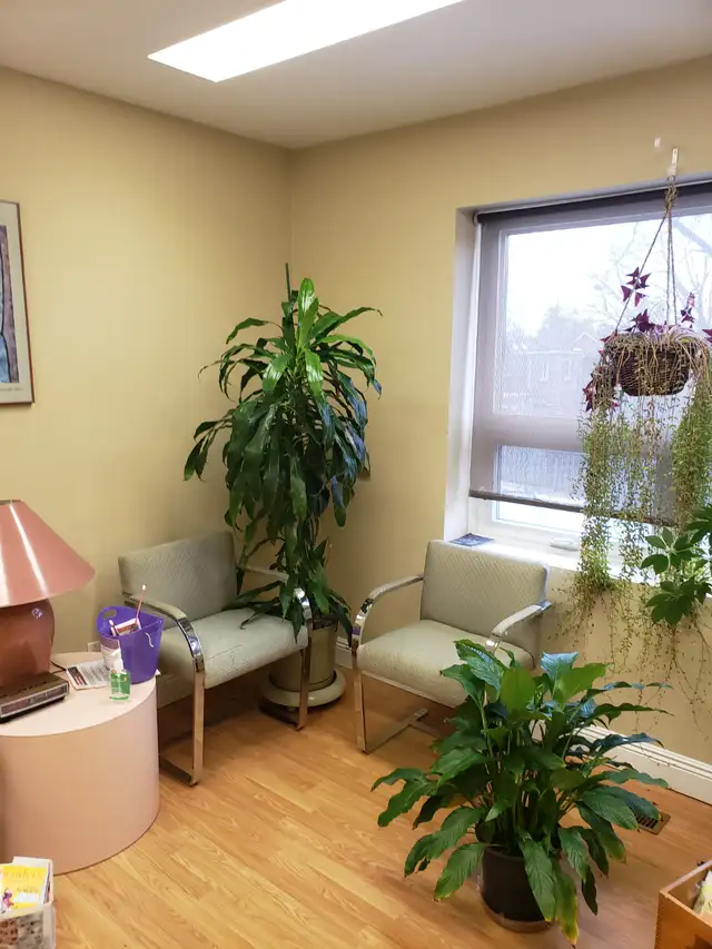 Offices, small to medium, reasonable, Mt.Pleasant and Eglinton - Photo 4