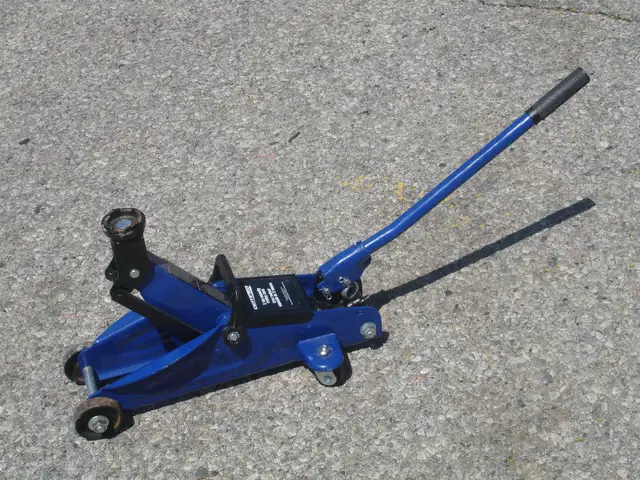 IT'S A CERTIFIED 2 TON CAPACITY TROLLY JACK FOR CARS OR SUV'S! - Photo 2