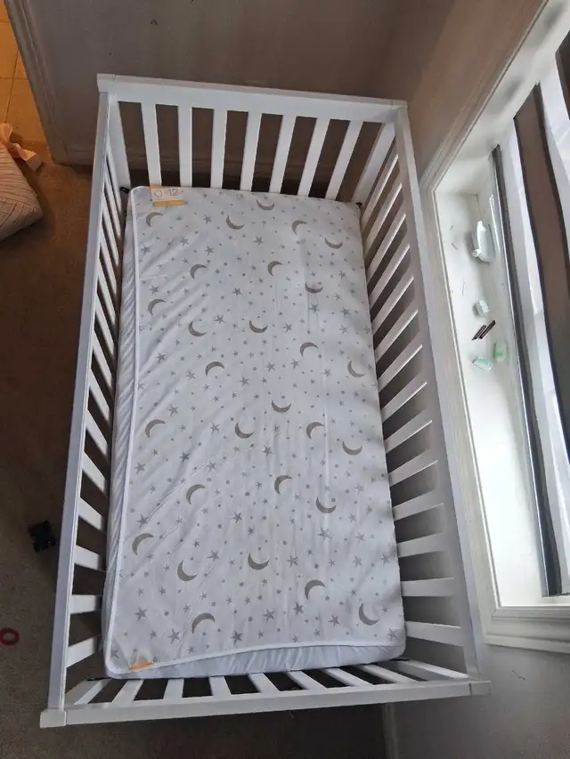 Baby Crib - Photo 3
