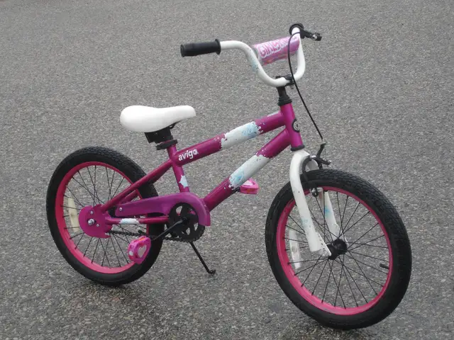 OUTGROWN GIRL'S 18' AVIGO BIKE FIRST $50.00 CASH TAKES IT!