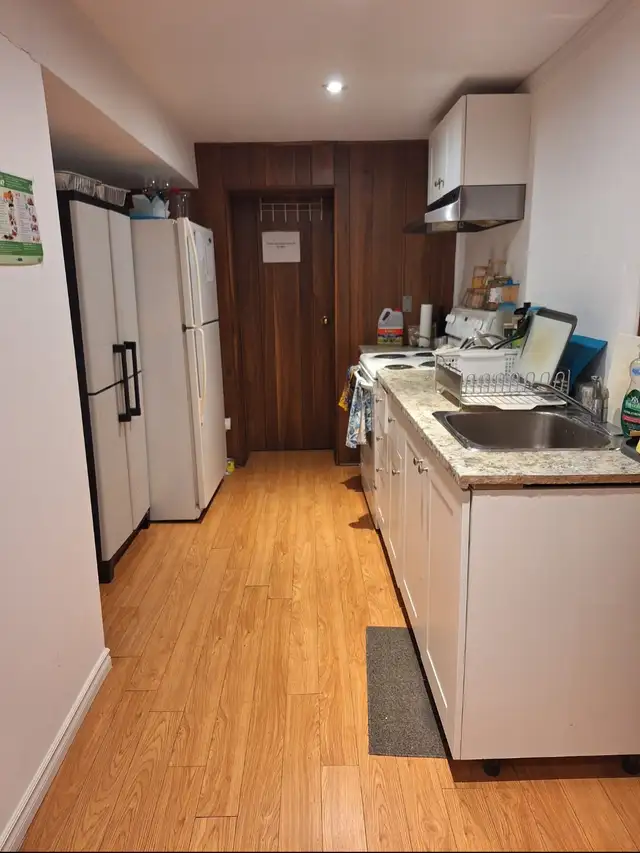 Large Room with Private Bathroom in basement for Rent North York - Photo 2