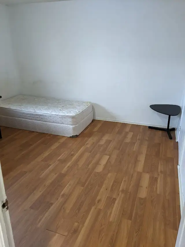 Heron Gate Mall, Easy to downtown & school, all inclusive, ASAP - Photo 2