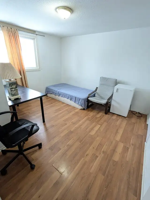 Heron Gate Mall, Easy to downtown & school, all inclusive, ASAP - Photo 4