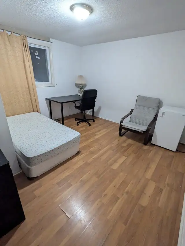 Heron Gate Mall, Easy to downtown & school, all inclusive, ASAP - Photo 5