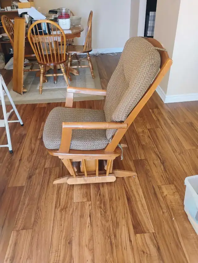 Glider rocking chair - Photo 2