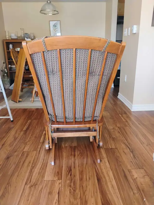 Glider rocking chair - Photo 3