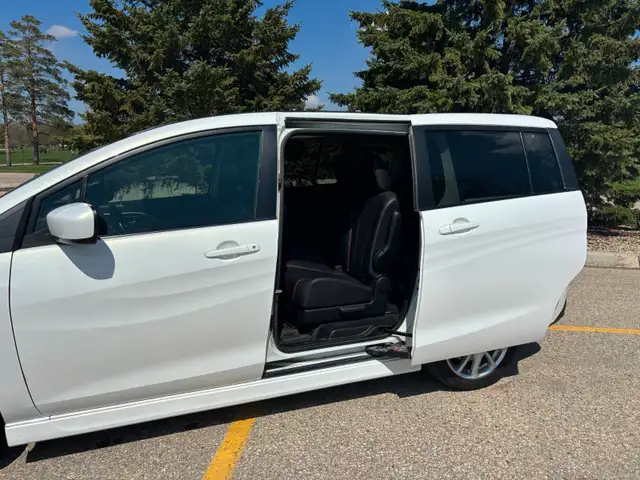 2012 Mazda5 - Photo 4