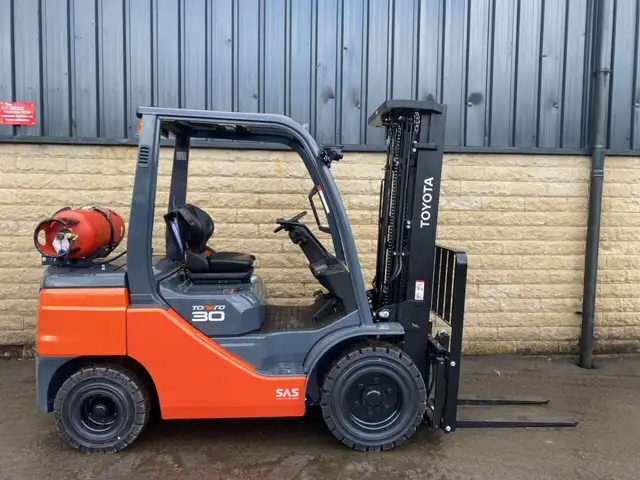 Forklifts - Toyota 6000lb Pneumatic for Sale