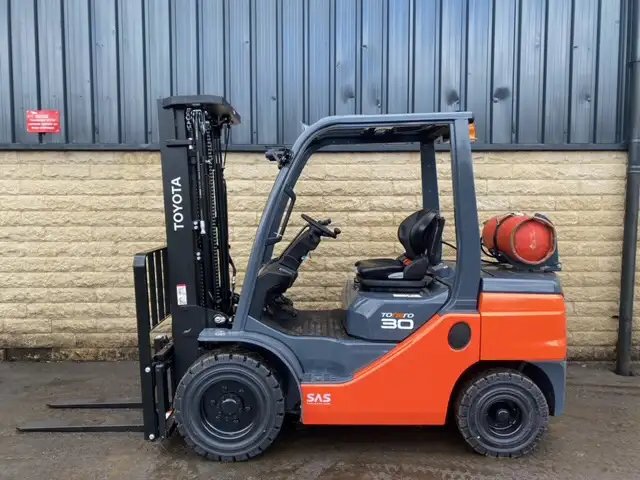 Forklifts - Toyota 6000lb Pneumatic for Sale - Photo 2