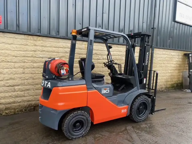 Forklifts - Toyota 6000lb Pneumatic for Sale - Photo 3