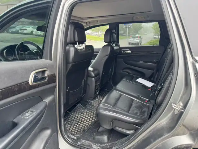 2012 Jeep Grand Cherokee Laredo - Photo 8