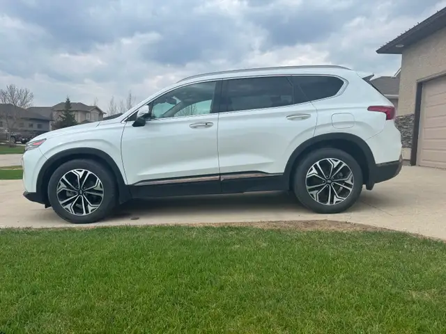 Hyundai Santa Fe Ultimate - 1 Owner - New Factory Engine