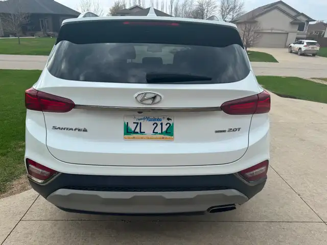 Hyundai Santa Fe Ultimate - 1 Owner - New Factory Engine - Photo 4