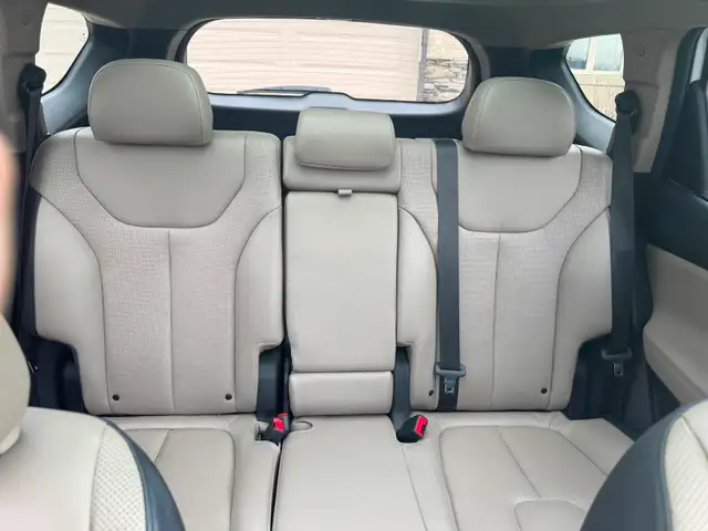 Hyundai Santa Fe Ultimate - 1 Owner - New Factory Engine - Photo 9