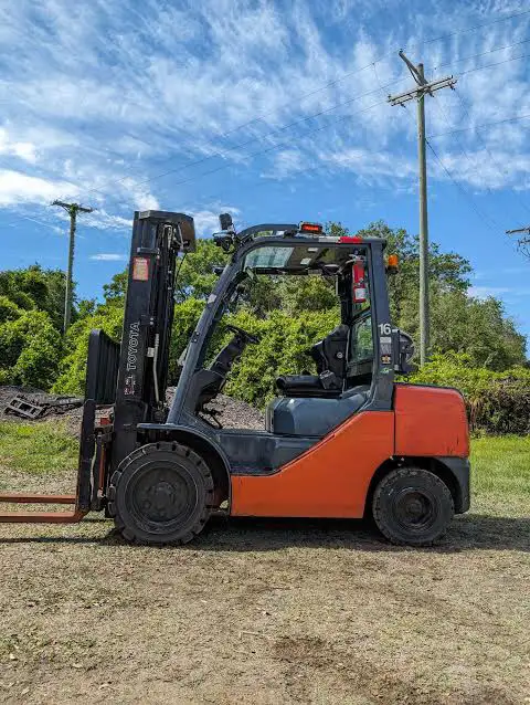 Forklift - Toyota Pneumatic 6000lb for Sale or Rental - Photo 3