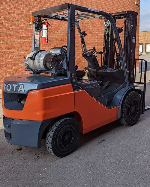 Forklifts - Toyota Pneumatic 6000lb for Sale or Rental