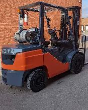 Forklifts - Toyota Pneumatic 6000lb for Sale or Rental