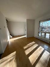ELLIOT LAKE: 2 BR townhouse w/ yard & parking - Photo 2