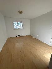 ELLIOT LAKE: 2 BR townhouse w/ yard & parking - Photo 6