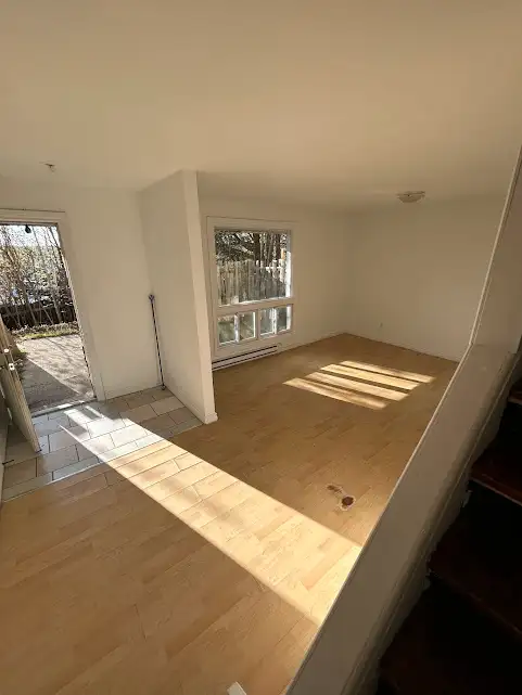 ELLIOT LAKE: 2 BR townhouse w/ yard & parking - Photo 9