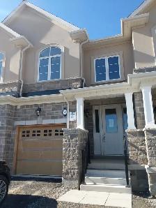 Bright and Spacious 4 Bedroom Townhouse in Ancaster (Hamilton)
