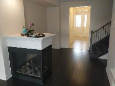 Bright and Spacious 4 Bedroom Townhouse in Ancaster (Hamilton) - Photo 2