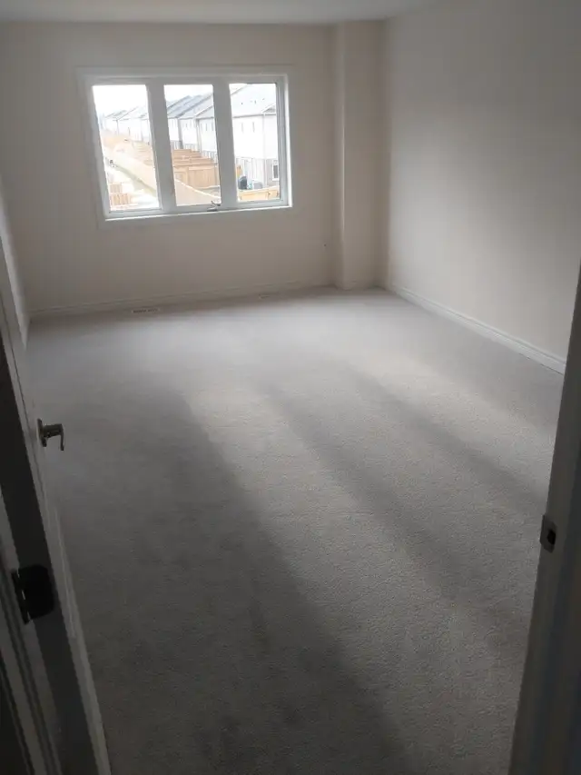 Bright and Spacious 4 Bedroom Townhouse in Ancaster (Hamilton) - Photo 16