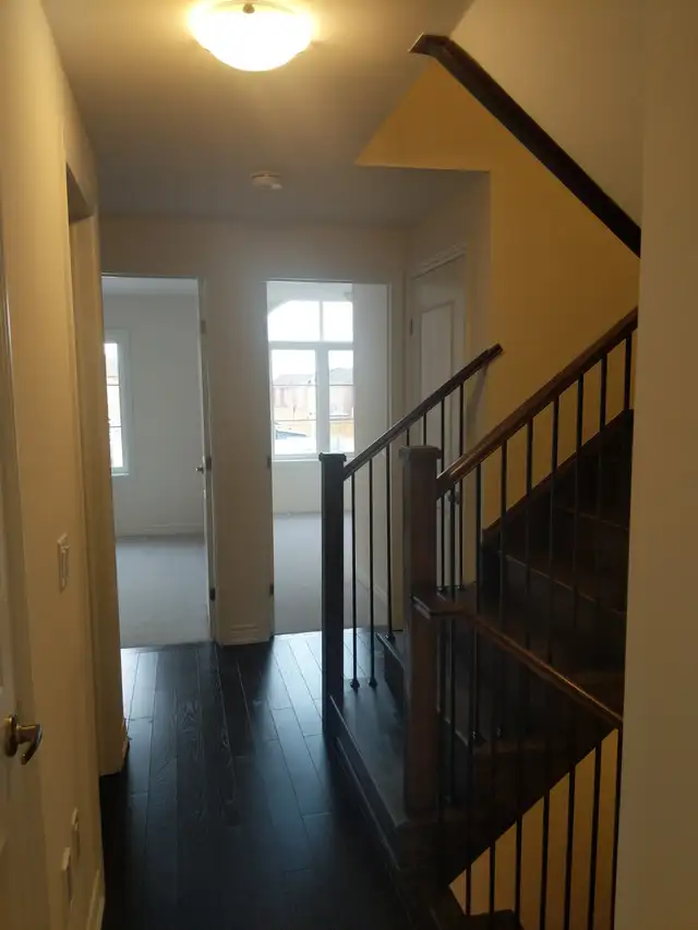 Bright and Spacious 4 Bedroom Townhouse in Ancaster (Hamilton) - Photo 19